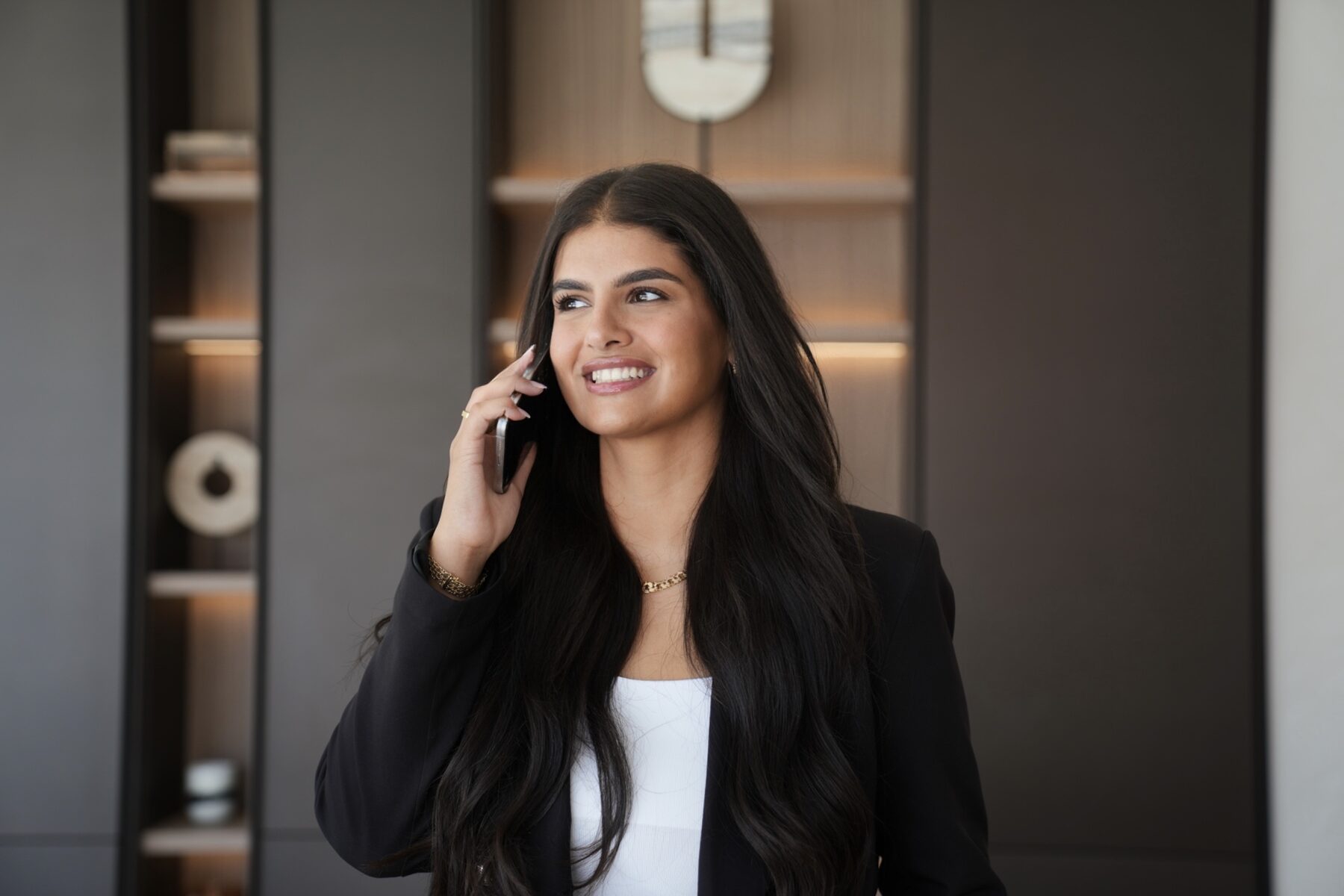 Avida Estate advisor speaking with a client by phone