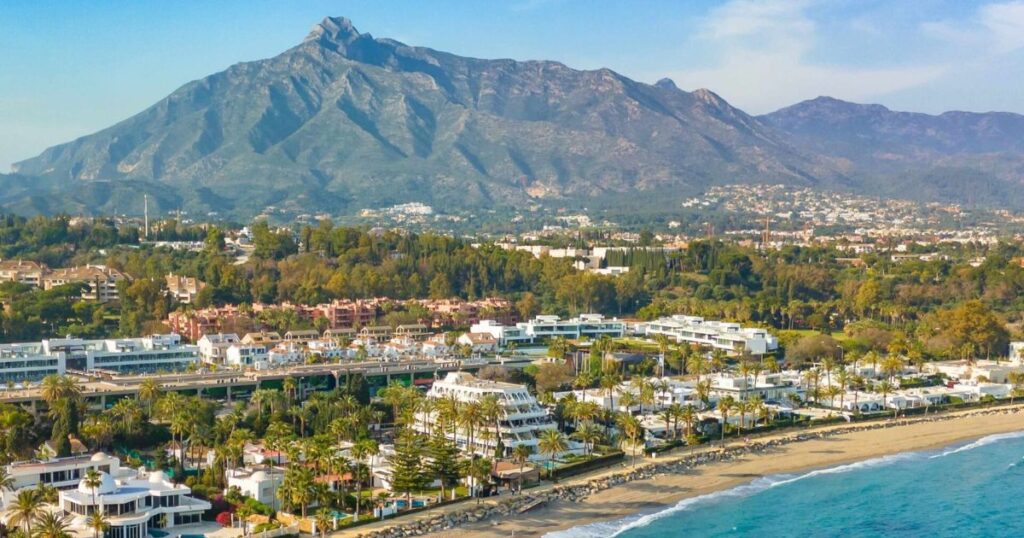 Marbella Golden Mile Pros and Cons